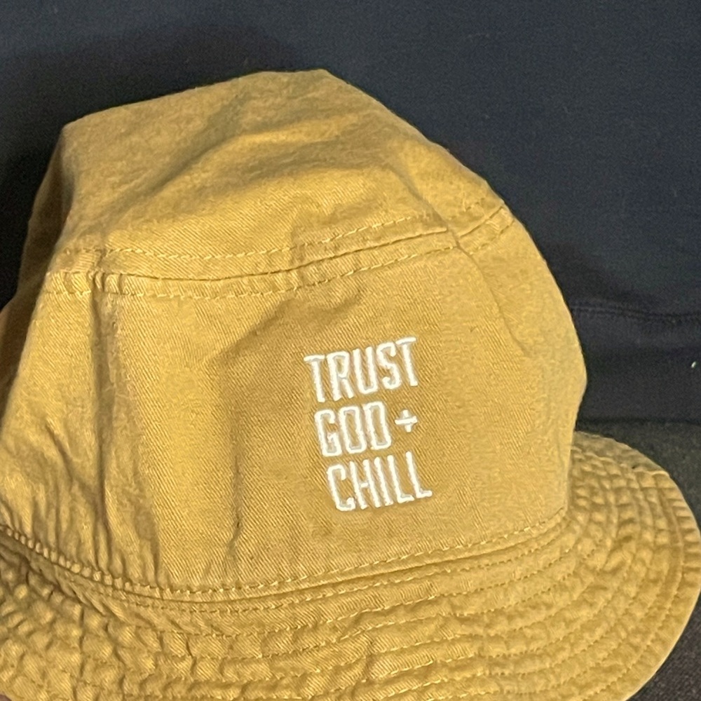 Trust God + Chill Bucket Hat – Relaxed & Minimalist